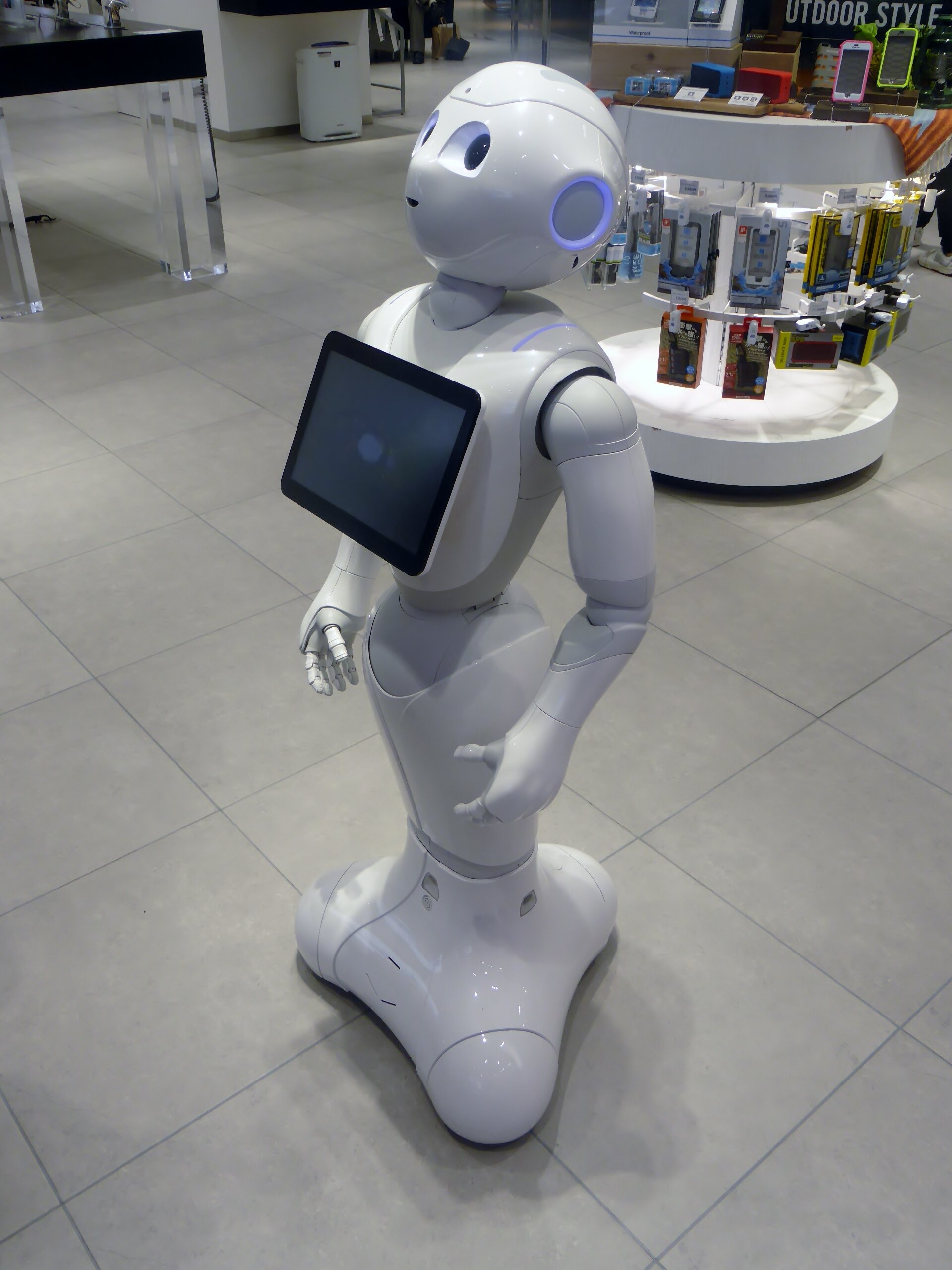 世界初の量産ヒト型ロボット「Pepper」